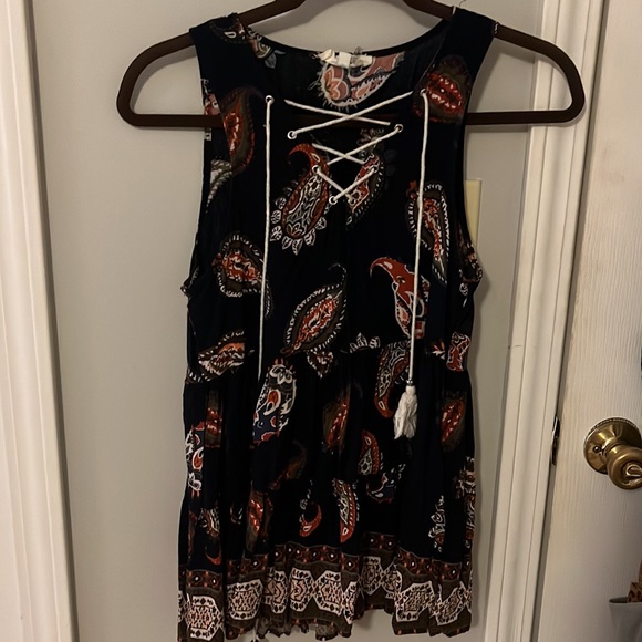 Super cute lace up tank ! - Picture 3 of 6